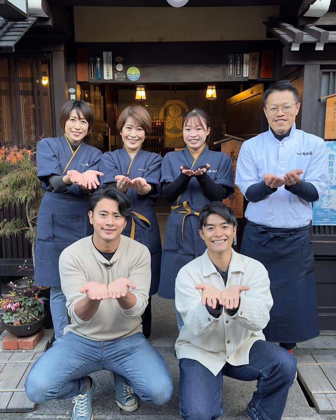 池田航さんのインスタグラム写真 - (池田航Instagram)「Welcome〜🍖💕 岐阜といったら飛騨牛！ そして、朴葉味噌🥰 ほおの木の葉っぱは丈夫で焼いても全然穴があかないし、火が上がらないのが特徴！  それを利用して作った料理、お味噌が名物料理🥰  みんなは朴葉味噌使ったことある？？  今日も素敵な食材と暖かい現地の方達との出会いに感謝💓   次回もお楽しみに☀️  朝お仕事で見られない方に、旅するエプロンTikTokが開設されました！ 【旅するエプロン】でTikTok検索すれば見られます✨️ ぜひフォローよろしくお願いいたします😍  #ZIP #旅するエプロン #スピッツ #Spitz #ZIPファミリー  #水卜麻美 さん  #池田航  @kohcooking    #伊藤楽  @gaku_jh122」11月28日 17時53分 - kohcooking