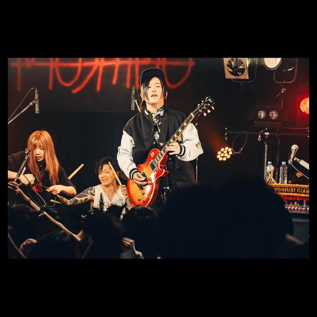 MOSHIMOさんのインスタグラム写真 - (MOSHIMOInstagram)「. 2023.11.19 「REVENGE & CHALLENGE TOUR」 大阪 阿倍野 ROCK TOWN  photo by @teru_ttm」11月28日 17時59分 - moshimo_band