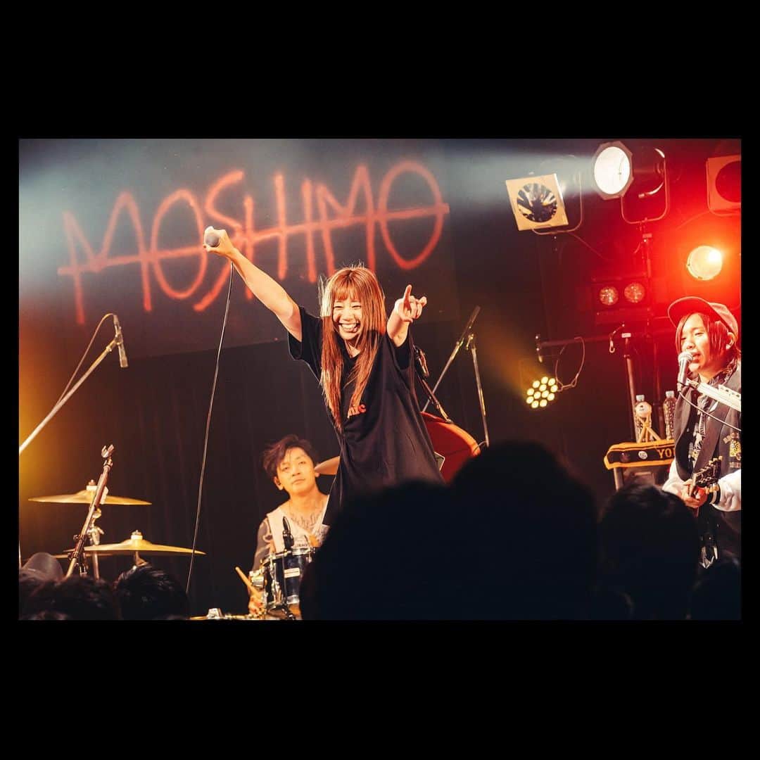 MOSHIMOさんのインスタグラム写真 - (MOSHIMOInstagram)「. 2023.11.19 「REVENGE & CHALLENGE TOUR」 大阪 阿倍野 ROCK TOWN  photo by @teru_ttm」11月28日 17時59分 - moshimo_band