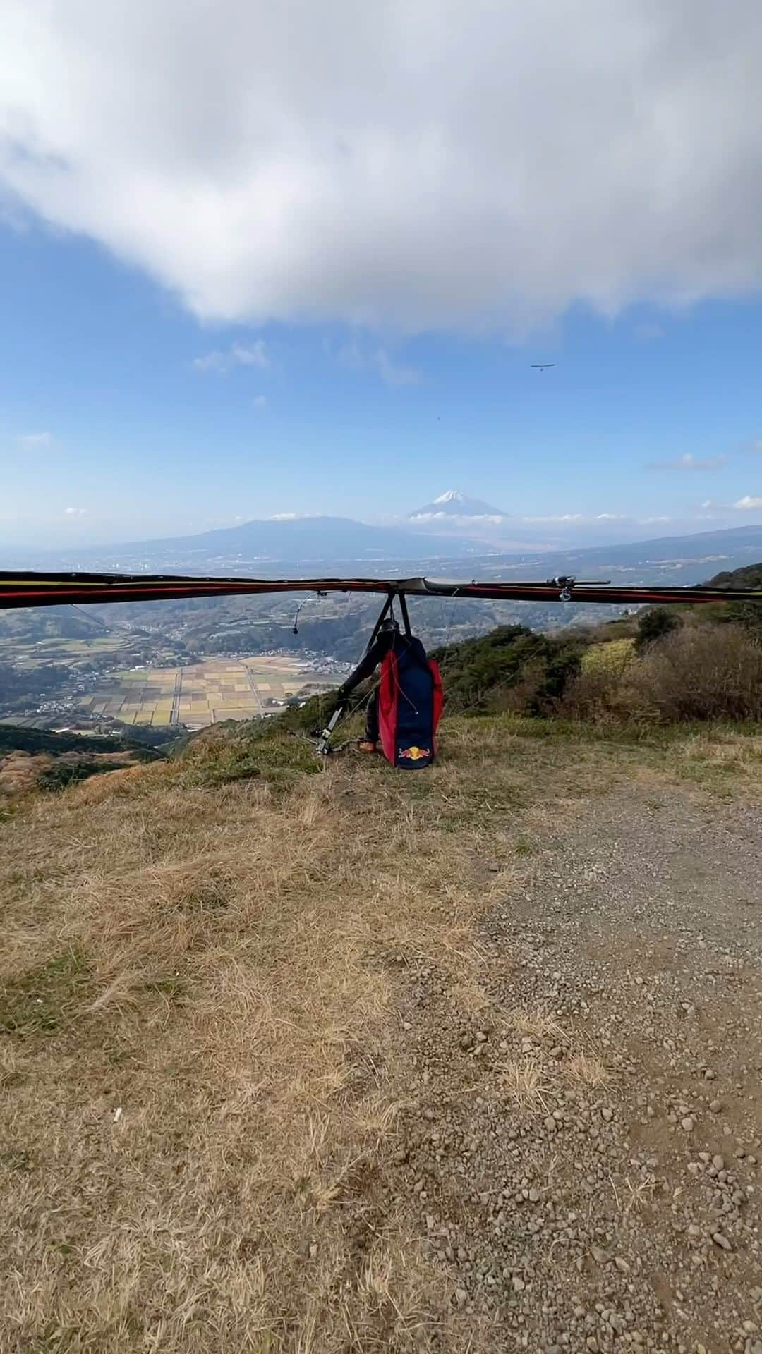 武井ドンゲバビーのインスタグラム：「俺は風になる。  #ドンゲバビー #ハンググライダー  #富士山 #伊豆スカイライン」