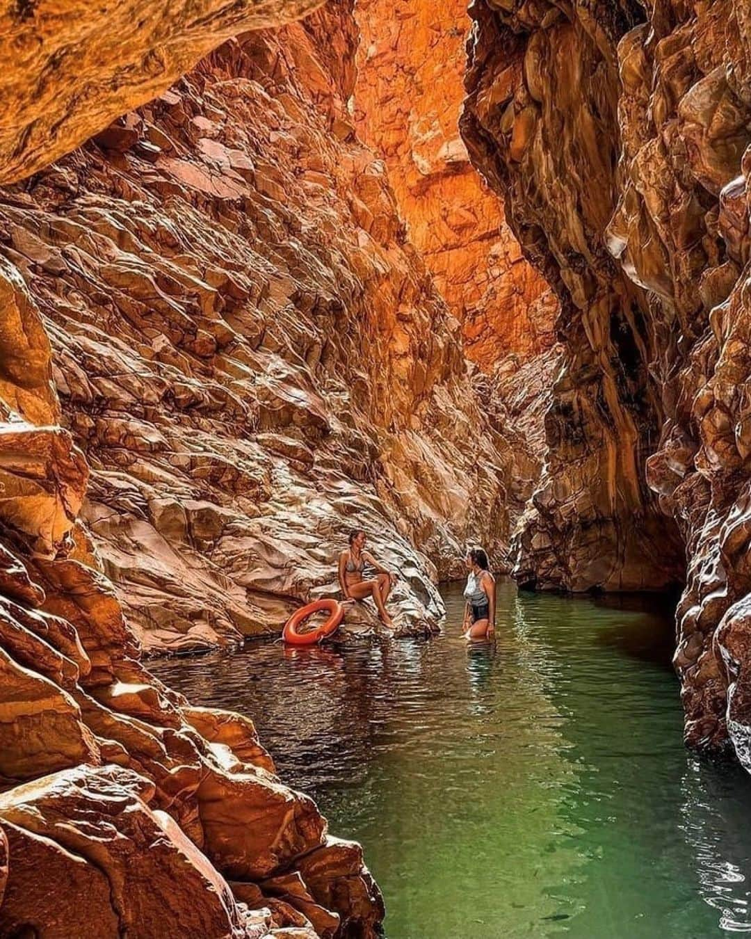 Australiaさんのインスタグラム写真 - (AustraliaInstagram)「We're embracing our inner desert mermaid today at @ntaustralia's #RedbankGorge 💦🧜‍♀️ Captured here perfectly by @backpack_withus, you'll find this stunning waterhole in Tjoritja (#WestMacDonnellNationalPark) - just an hour's drive from Mparntwe (#AliceSprings) in @visitcentralaus. To experience the best of this stunning region, kick start your day with a sunrise hot air balloon ride with @outback_ballooning, before getting your art fix at @araluenartscentre, and spotting some #Aussie wildlife at @alicespringsdesertpark. As night falls, enjoy unrivalled stargazing with an astronomy tour at Earth @sanctuary_nt. ✨  #SeeAustralia #ComeAndSayGday #NtAustralia #RedCentreNT #VisitCentralAus  ID: Two women relax in a desert waterhole, with tall red, rocky walls rising up above them.」11月28日 18時00分 - australia