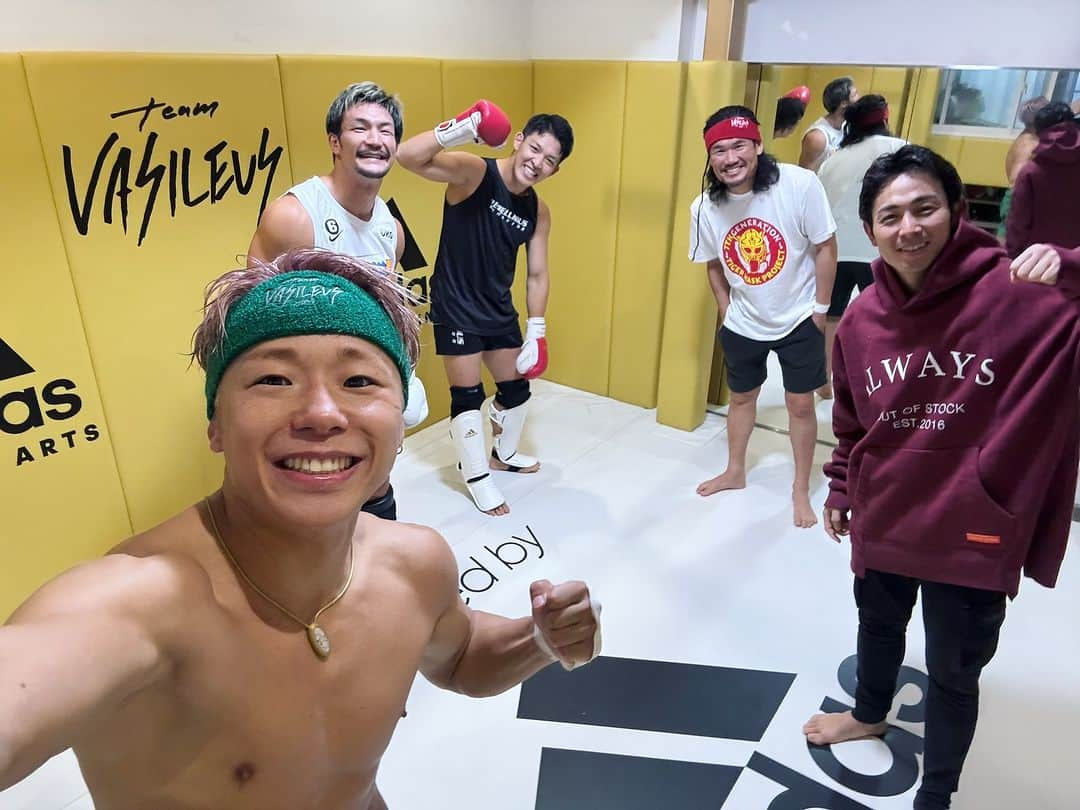 武尊のインスタグラム：「今日はこんなメンバーで練習🥊🔥 みんなで練習すると元気出るし頑張れる！！ 正明の動きは見てるだけで勉強になる🤔 @masakazu925 @tatsuya.oiwa  @shintaro.matsukura @noiri.masaaki」