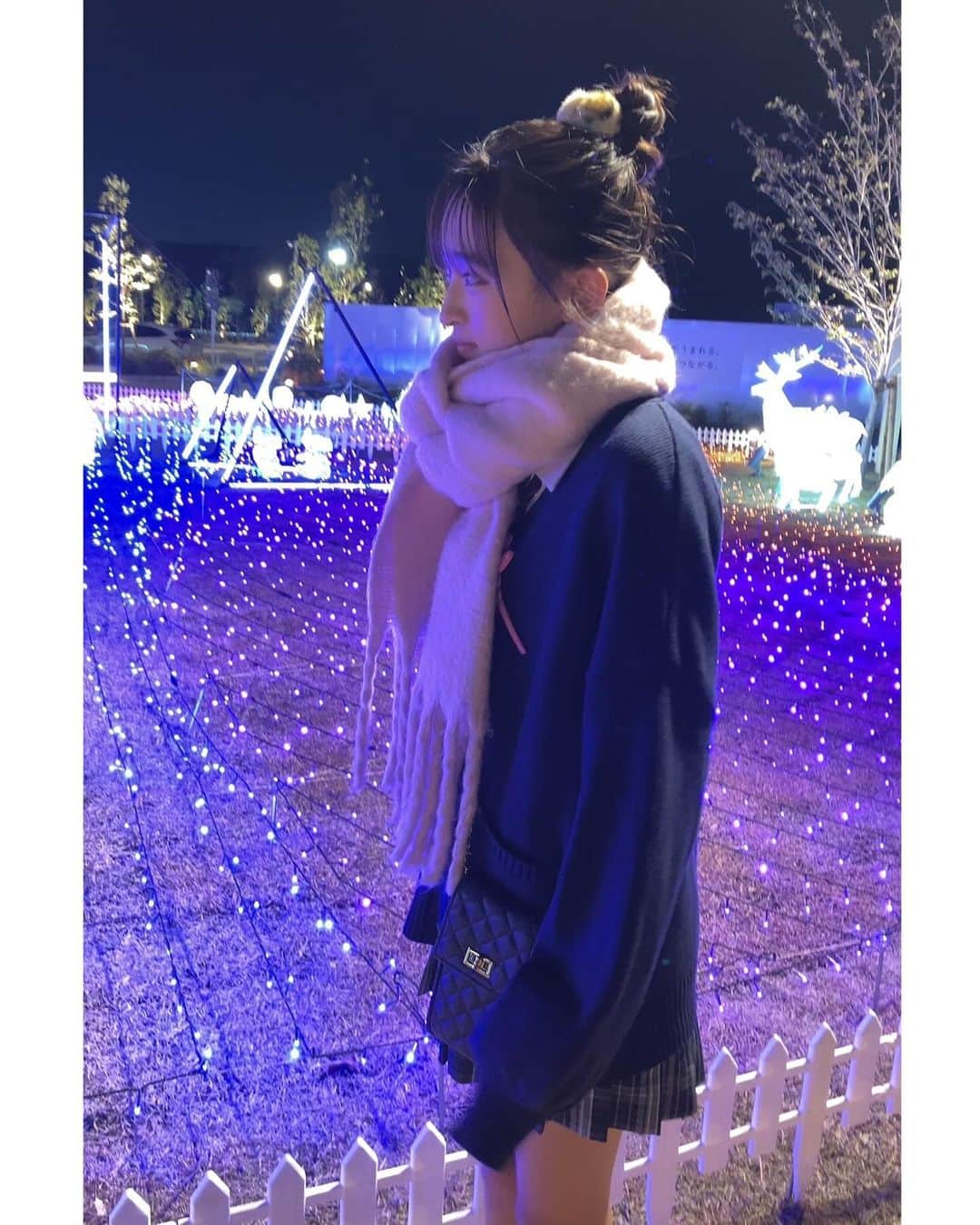 八木珠梨さんのインスタグラム写真 - (八木珠梨Instagram)「マフラーの季節になりましたね‪︎‬︎❄️ * * * * * #マフラー#ふわふわ#pink #お団子#お団子ヘア#ヘアアレンジ #制服#放課後#放課後jk  #shopping#お出かけ#制服女子  #イルミネーション#winter #instagram#girl#japanesegirl  #longhair#november  #八木珠梨#juri#じゅり#07 #jk#fjk#女子高生#高校生 #他撮り#16歳#♥」11月28日 18時03分 - juri_0613