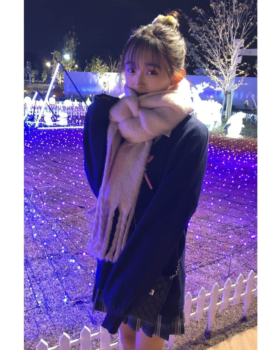 八木珠梨さんのインスタグラム写真 - (八木珠梨Instagram)「マフラーの季節になりましたね‪︎‬︎❄️ * * * * * #マフラー#ふわふわ#pink #お団子#お団子ヘア#ヘアアレンジ #制服#放課後#放課後jk  #shopping#お出かけ#制服女子  #イルミネーション#winter #instagram#girl#japanesegirl  #longhair#november  #八木珠梨#juri#じゅり#07 #jk#fjk#女子高生#高校生 #他撮り#16歳#♥」11月28日 18時03分 - juri_0613