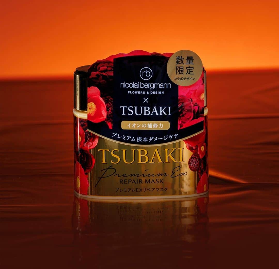 TSUBAKI（資生堂）さんのインスタグラム写真 - (TSUBAKI（資生堂）Instagram)「˗ˋ コラボパッケージ全国にて販売中 ˎ˗  　　TSUBAKI 　　　 ✖️ Nicolai Bergmann Flowers & Design ￣￣￣￣￣￣￣￣￣￣￣￣￣￣￣￣￣ 第二弾は黒と赤、ゴールドと赤のコントラストにより贅沢かつ大胆に椿を演出いたしました。  限定パッケージには、髪も気持ちも艶やかであってほしい、そんな想いが込められています。  ＼自分へのご褒美や大切な方への贈り物に、いかがですか？／  ✔ TSUBAKI　プレミアムEX　インテンシブリペア　シャンプー＆トリートメントセット　ニコライ　バーグマン リミティッドエディション 2023  ✔ TSUBAKI　プレミアムEX リペアマスク＜ヘアパック＞　ニコライ　バーグマン リミティッドエディション2023  ＜2023年11月8日（水）より全国にて順次発売中＞  #TSUBAKI #おすすめシャンプー #シャンプーマニア #ドラコス #シャンプー #期間限定 #コラボ商品 #プレゼント #クリスマス #クリスマスプレゼント #クリスマスコフレ #NicolaiBergmann #ニコライバーグマン #コラボ #コラボシャンプー #限定 #期間限定 #限定品 #新商品 #新製品 #新登場 #newpackaging #newitem #flowerdesign #flowerbox」11月28日 18時04分 - tsubaki_jp
