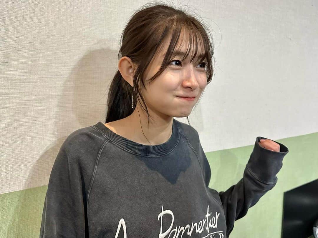 のインスタグラム：「. もしかして昨日の投稿と 向き合ってるみたいになる？って 思いながらこれを打っております！笑 . 昨日は嬉しいコメント ありがとうございます💫 . #昨日だけじゃないけどね #いつもありがとうございます」