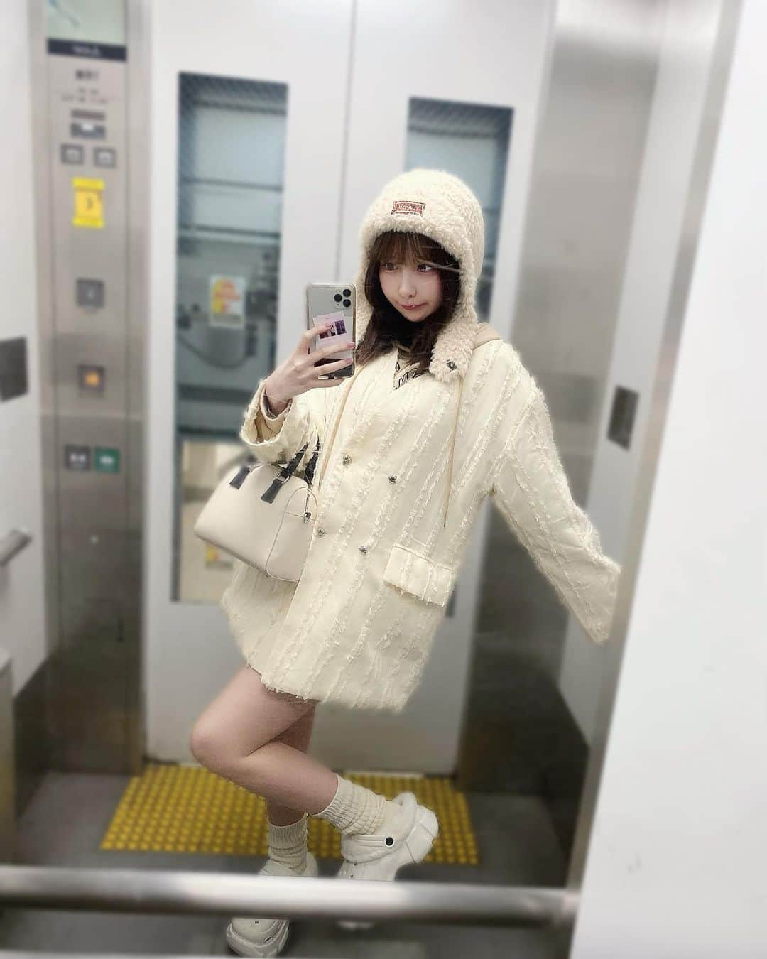 宮内凛さんのインスタグラム写真 - (宮内凛Instagram)「. . 冬服選ぶの好きだけどさっむい あ12/15空けておいてね💘」11月28日 18時14分 - miyauchi_rin