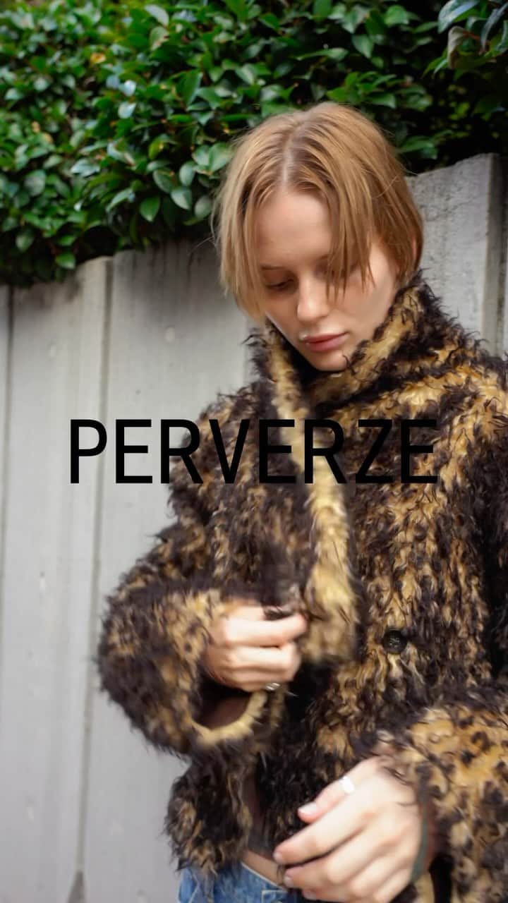 PERVERZE_OFFICIALのインスタグラム：「How to wear Vegan-Leather Wrap Neck Jacket.  “ Vegan-Leather Wrap Neck Jacket ” color. Brown , Gray , Black  videography @atsukiito_   Discover the collection on our online and @perverze_minamiaoyama . #PERVERZE #AW23 #ᴘᴇʀᴠᴇʀᴢᴇ_ᴀᴡ23」