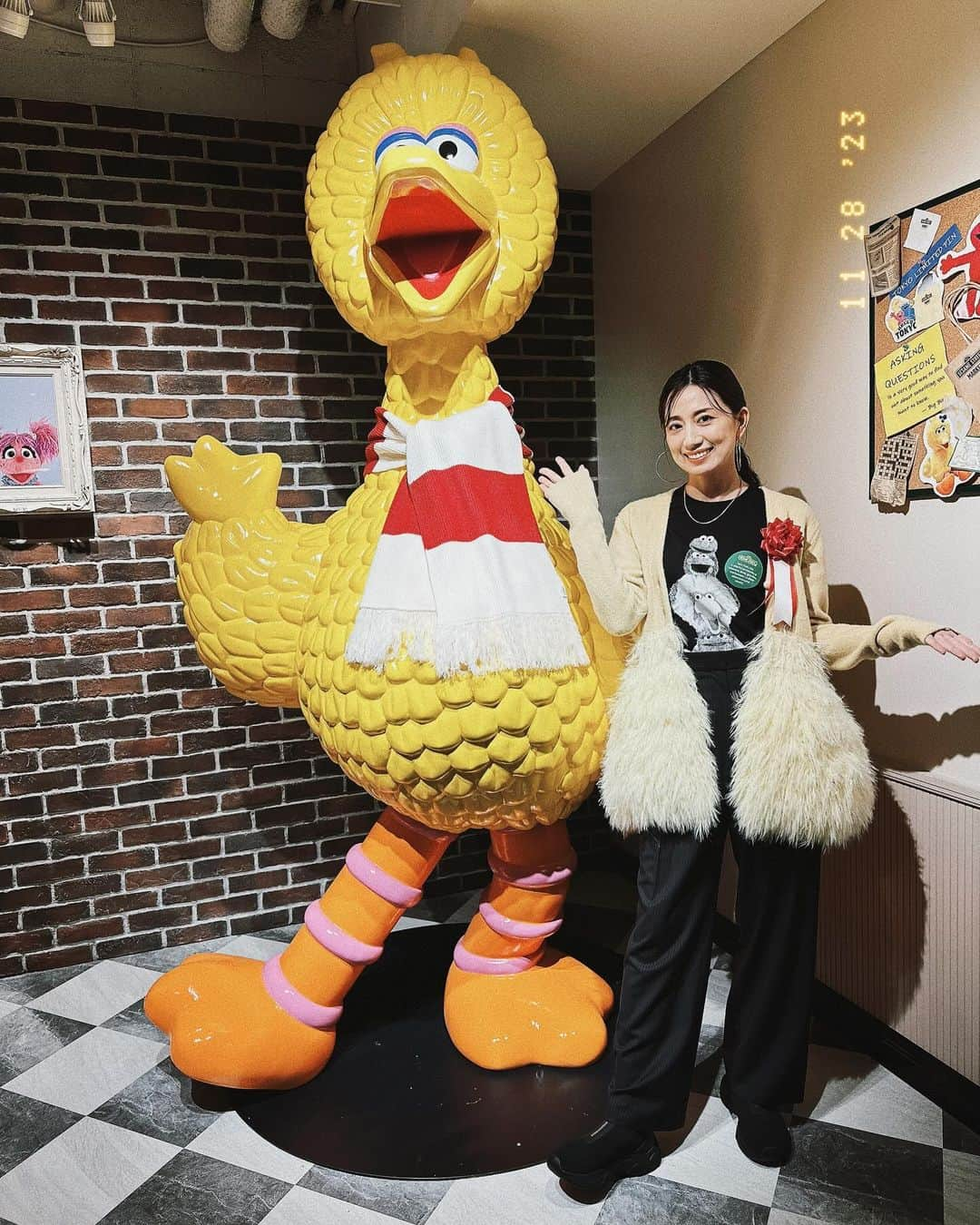 東原亜希さんのインスタグラム写真 - (東原亜希Instagram)「わたしの衣装もビッグバード🐥 @stylings_official のものです♡  @sesamestreetmarket #sesamestreetmarket #セサミストリートマーケット #SSM_IKB1130」11月28日 18時16分 - akihigashihara