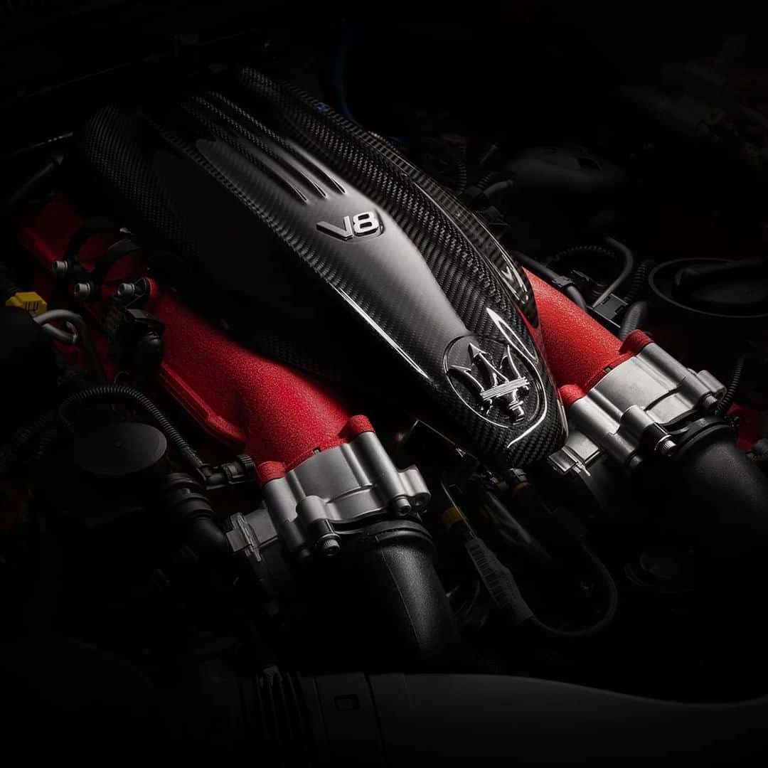 Maserati Japan | マセラティ ジャパンのインスタグラム：「64年にわたり、比類なきドライビングエモーションと究極のレーシングパフォーマンスを体現してきたマセラティV8エンジン。今回のモデルはその最終章となります。 Ghibli 334 Ultimaと Levante V8 Ultimaは、マセラティが誇るロードゴーイングカーの輝かしい歴史を最高の形で表現しています。  詳しくはこちら。 https://www.maserati.com/jp/ja/brand/stories-of-audacity/v8-ultima  #Maserati #マセラティ #MaseratiJapan #マセラティジャパン #Ghibli #ギブリ #Levante #レヴァンテ」