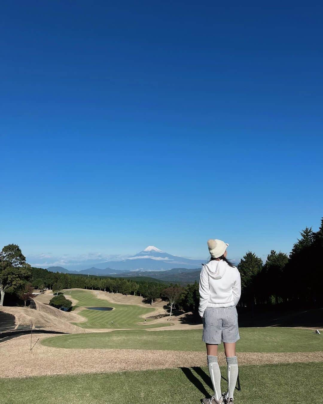 中村優のインスタグラム：「⛳️中伊豆グリーンクラブ⛳️ 爆風ゴルフむずいて〜🫨🫨 @nkmr_yu_golf  ウエアはおろしたて @mizunogolf_japan 🤍 #ミズノゴルフMGF#プロモーション #ミズノ#ブレスサーモ」