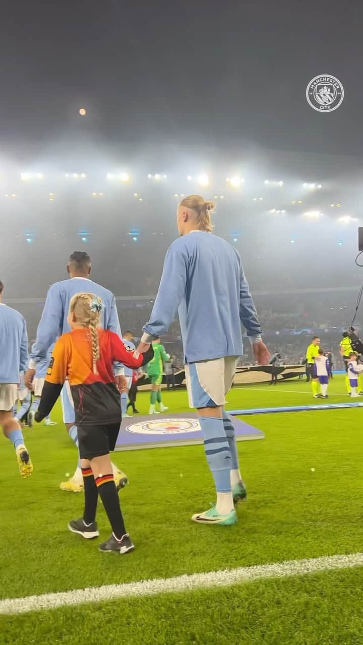 マンチェスター・シティFCのインスタグラム：「Champions League nights ✨」