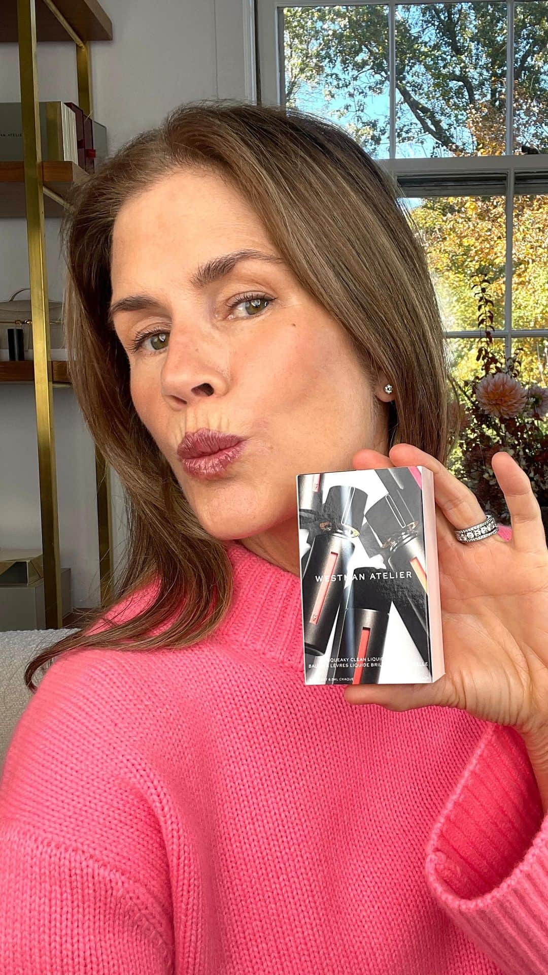 グッチ・ウェストマンのインスタグラム：「It’s Giving Tuesday! To celebrate, Gucci reveals our NEW Squeaky Clean Lip Duo—featuring Lou Lou (a glossy black plum) and Rudey Nudey (the perfect naked mauve) together exclusively for a special cause.  For every lip kit sold over the next 12 months, 100% of net profits will benefit a pair of incredible charities: TimeGivers and Bee Girl Organization. Here’s why each unique (and female-founded!) organization is close to Gucci’s heart.    Click on the link in bio to learn more!  #WestmanAtelier #GivingTuesday #WestmanGivesBack」