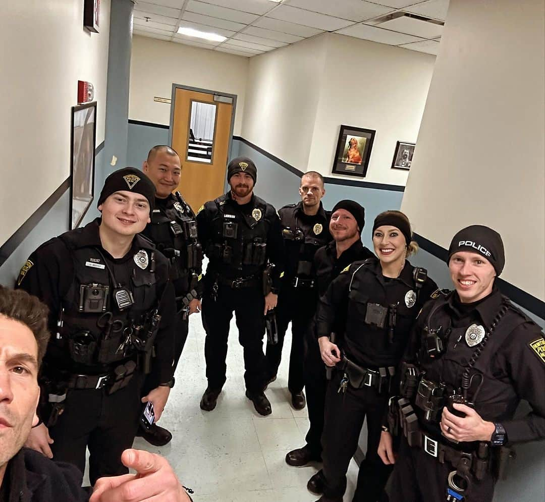 ジョン・バーンサルのインスタグラム：「Love and respect to Huntington PD. Thank you for what you do.  Appreciate you all taking us out.」