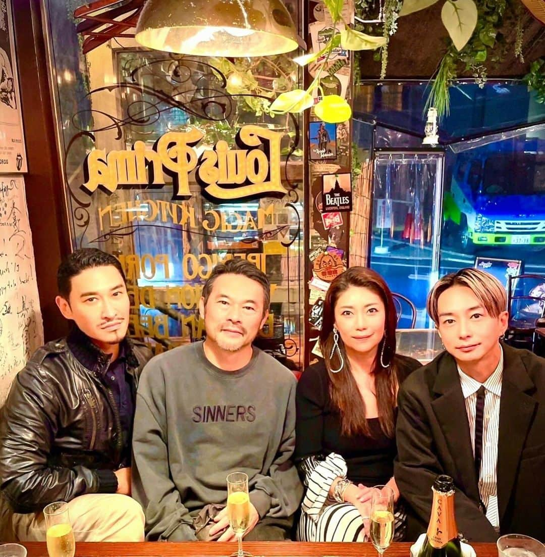 下村一喜さんのインスタグラム写真 - (下村一喜Instagram)「今日は楽しかった😘  @tanakataki  @iza_official   @hiroshi_tanabe   @yuyanara   #下村一喜  #kazuyoshishimomura  #photographer #写真家」11月29日 3時49分 - kazuyoshi_shimomura