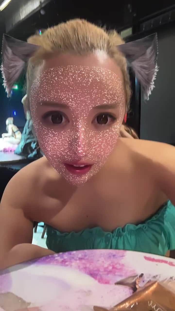 ティファニーのインスタグラム：「アイラブユー❤︎❤︎❤︎❤︎」