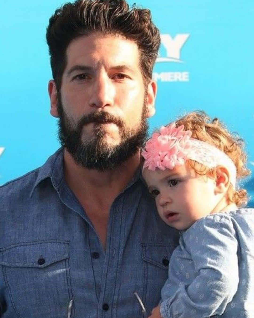 ジョン・バーンサルさんのインスタグラム写真 - (ジョン・バーンサルInstagram)「This. One. Right. Here. ❤️」11月29日 3時53分 - jonnybernthal