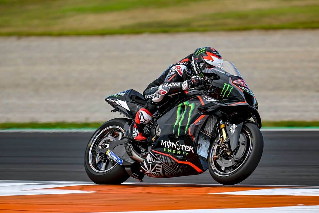 YamahaMotoGPさんのインスタグラム写真 - (YamahaMotoGPInstagram)「💬 @alexrins, Valencia Test - Overall Result - 19th:  "It was my first day with the Yamaha team, and I’m so happy because it was a really good day. We tested many things: small things regarding set-up. We only worked on the aerodynamics. I’m quite happy because I adapted quite well to the bike so early on. The last hours, from midday to the end of the session, we were trying fairings, and they made a step forward compared to the fairing I used in the morning, which was the race fairing."  #MonsterYamaha | #MotoGP | #ValenciaTest」11月29日 3時57分 - yamahamotogp