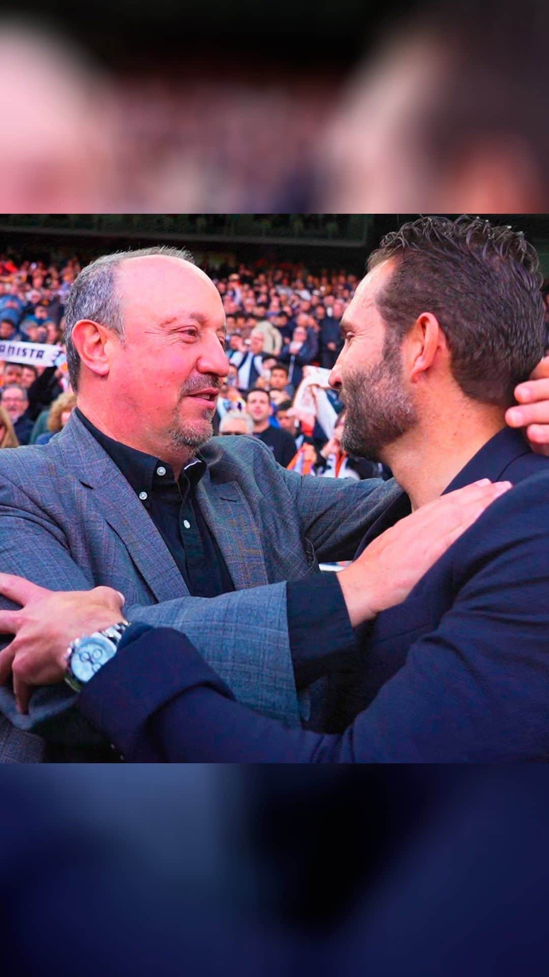 セルタ・デ・ビーゴのインスタグラム：「¿Martes de #ChampionsLeague? 🙅‍♂🙋‍♂ ¡Martes de Inside!  🔙 El regreso de @rafabenitezrb a Valencia 🤗 El cariñoso recuerdo de la afición del @valenciacf  🩵 Contra viento, marea celeste en Mestalla 💯 ¡Y un regalo muy especial para el #MuseoRCCelta!  Vídeo disponible en youtube.com/rccelta  🎬 #InsideRCCelta 23/24 #16  #RCCelta #RafaBenítez #Valencia #LALIGAEASPORTS」