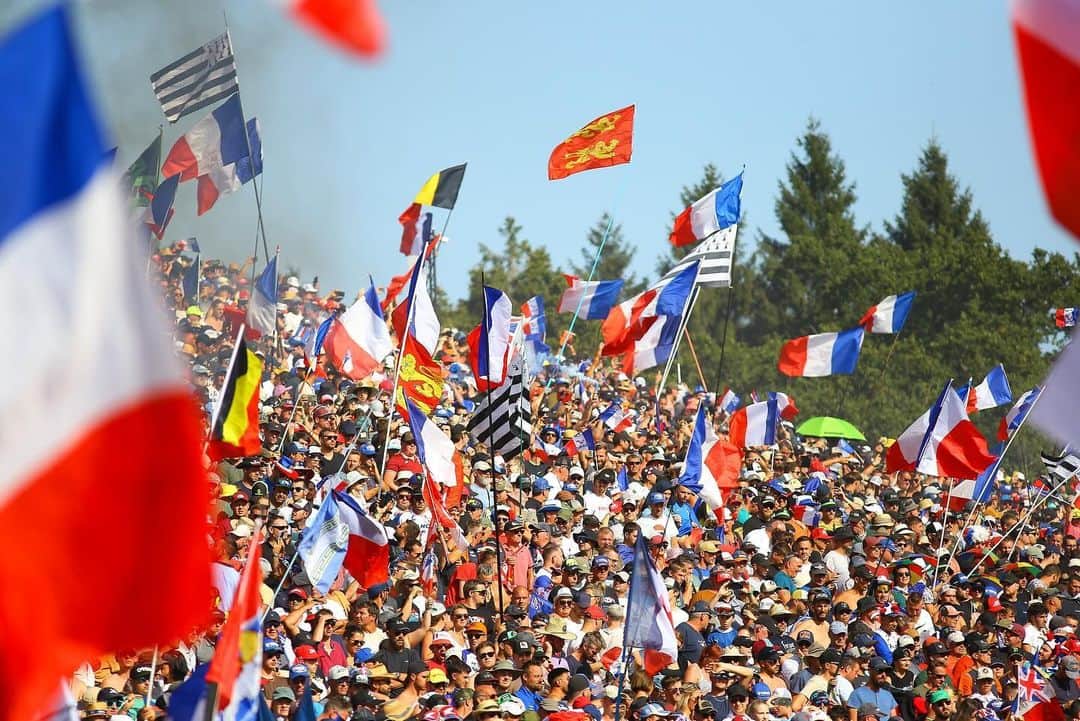 Racer X Onlineさんのインスタグラム写真 - (Racer X OnlineInstagram)「The 2023 Monster Energy FIM Motocross of Nations in Ernee, France attracted the biggest crowd ever for the “Olympics of Motocross.” It was also the loudest 🔊 @mxgp Read more in the latest issue of Racer X ➡️ Link in the story #Magazine」11月29日 4時11分 - racerxonline