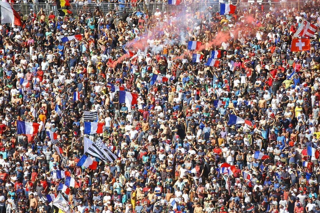 Racer X Onlineのインスタグラム：「The 2023 Monster Energy FIM Motocross of Nations in Ernee, France attracted the biggest crowd ever for the “Olympics of Motocross.” It was also the loudest 🔊 @mxgp Read more in the latest issue of Racer X ➡️ Link in the story #Magazine」