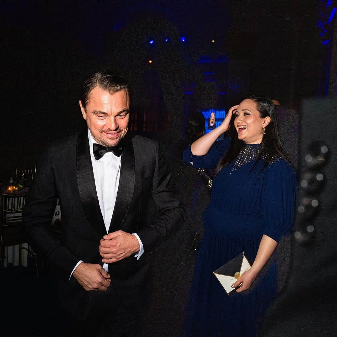 のインスタグラム：「At last night’s Gotham Awards, Leonardo DiCaprio, Margot Robbie, Steven Yeun, Bradley Cooper, and more Hollywood stars convened for the first time after months of strikes.  The ceremony—awards season’s unofficial kickoff—delivered Oscar campaign boosts for Lily Gladstone, Charles Melton, and ‘Past Lives,’ and spotlighted the year’s most celebrated films, big and small. See more at the link in bio.  Photographs by @landonnordeman」