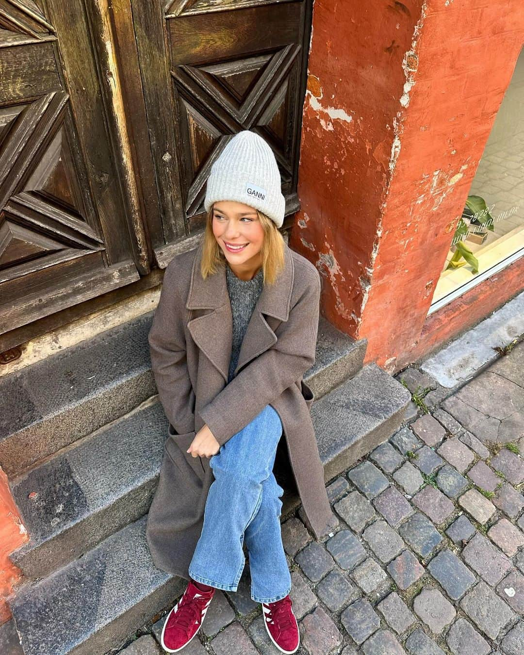 ペルニール・ブルームさんのインスタグラム写真 - (ペルニール・ブルームInstagram)「Life is better with a little bit of sunshine and a whole lot of smiles ☺️ ..and maybe + degrees instead of -5 🥶」11月29日 4時36分 - pernilleblume