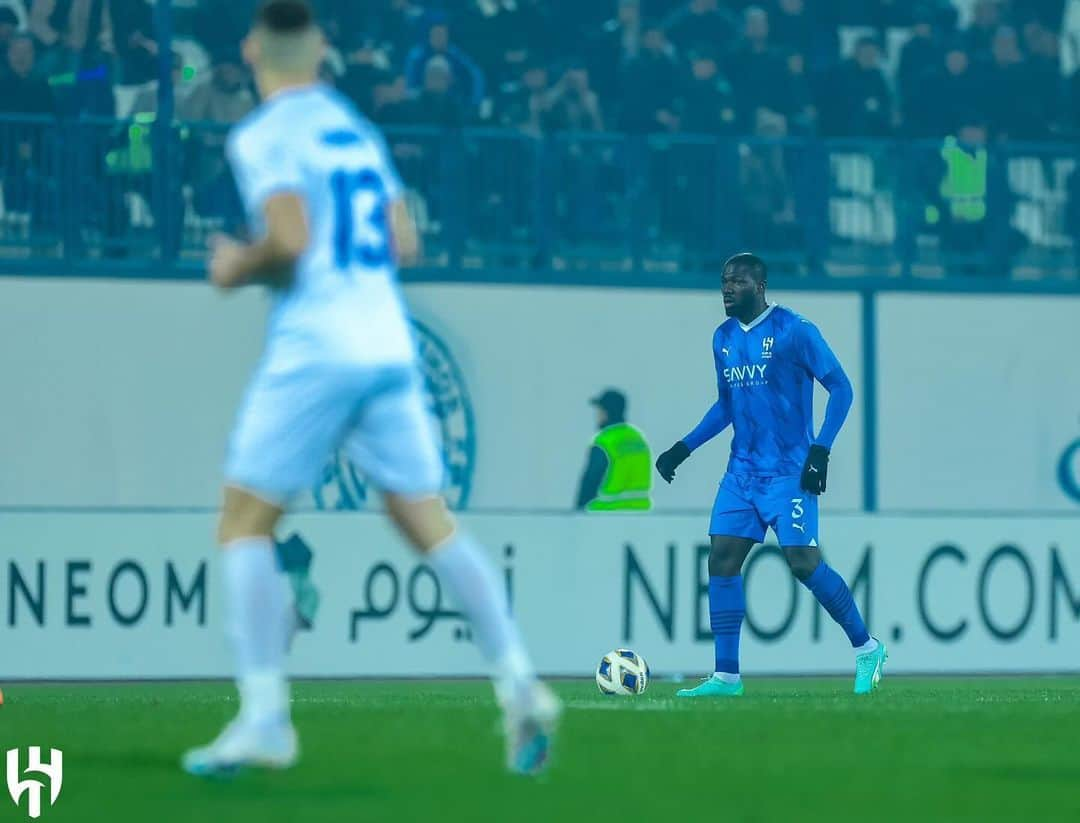 カリドゥ・クリバリのインスタグラム：「A very important victory and a great team win.  Let's carry on like this.  Nice work, guys!  🔵 #NAVvHIK 0-2  💫 #ACL2023 💪🏿 #KK」