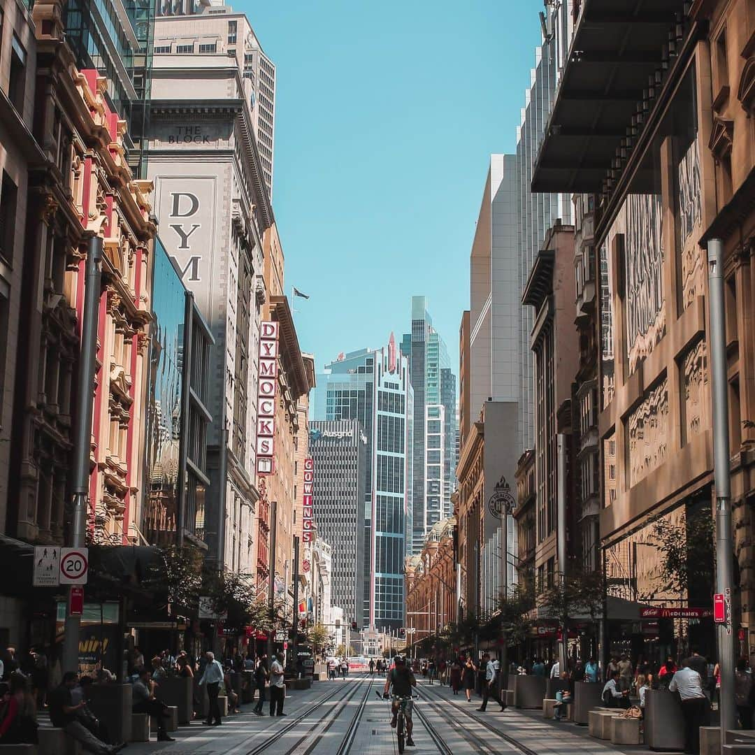 PicLab™ Sayingsさんのインスタグラム写真 - (PicLab™ SayingsInstagram)「That’s a skyline we could spot anywhere! 🇦🇺 Our latest city guide, Sydney edition, just hit the link in our bio. World-class beaches, stunning new restaurants, vibey rooftop bars, and iconic city sights await. Check it out now.」11月29日 4時58分 - paradise