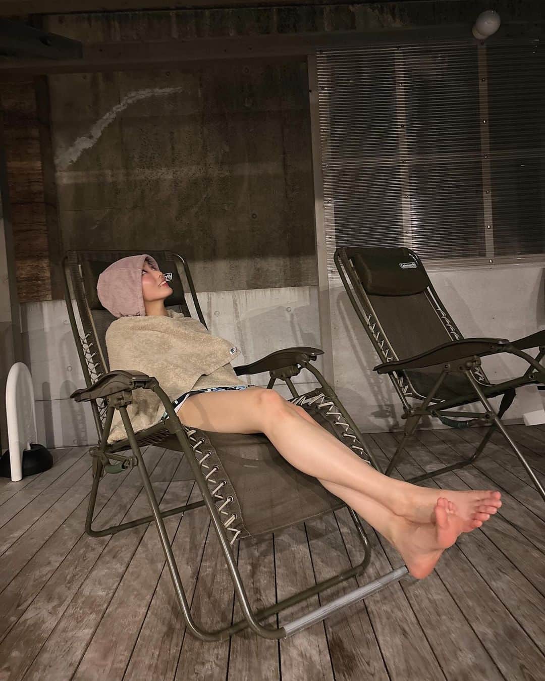 山下七子さんのインスタグラム写真 - (山下七子Instagram)「念願のカミノウラ307に行ってきました〜🧖‍♀️✨ 素敵な場所を見つけてしまいました！☺️☺️  好きな時間に入れて好きなタイミングでロウリュが出来て水風呂も大きくて星を見ながら外気浴も出来ちゃうんです🌟 完全プライベート空間を楽しめて宿泊も出来るので朝からサウナに入れて幸せすぎました〜🫰🏻  #カミノウラ307#サウナ#プライベートサウナ#熊本#熊本サウナ#サウナハット#お出掛けスポット#PR」11月28日 20時09分 - yamashita_nanako