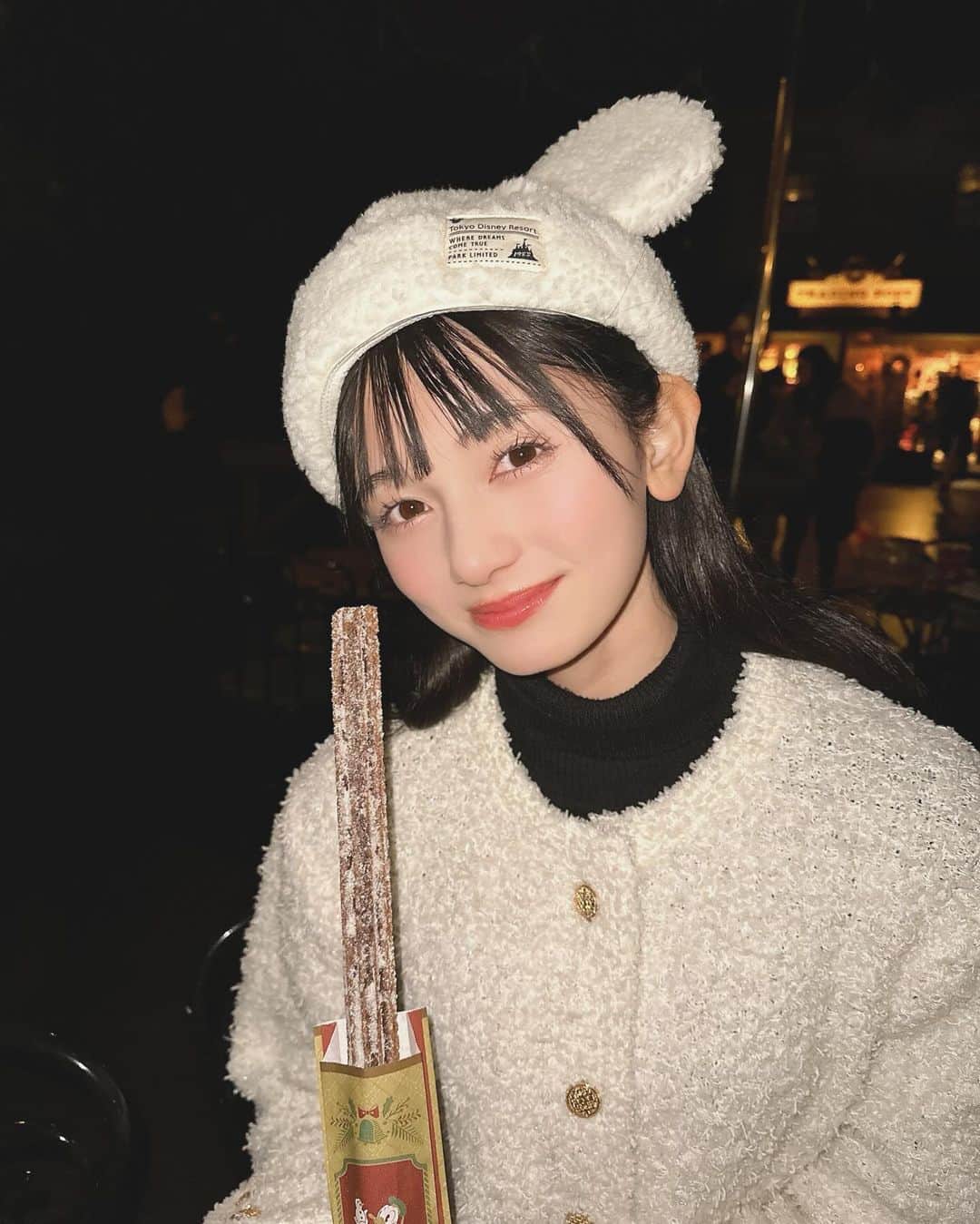 熊澤風花さんのインスタグラム写真 - (熊澤風花Instagram)「チョコレート味のチュロスを1日ずっと食べたいねーって話してて！ あと3つ食べたいってなるくらい美味しかった🫶🏻🫧」11月28日 20時09分 - fuka_kumazawa