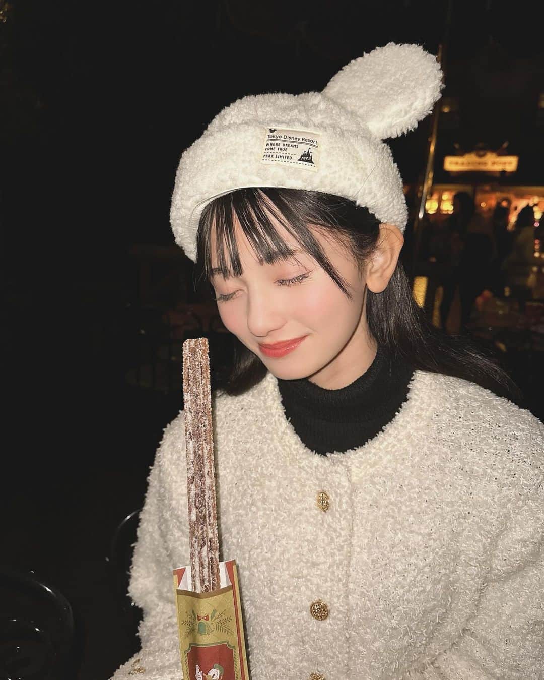 熊澤風花さんのインスタグラム写真 - (熊澤風花Instagram)「チョコレート味のチュロスを1日ずっと食べたいねーって話してて！ あと3つ食べたいってなるくらい美味しかった🫶🏻🫧」11月28日 20時09分 - fuka_kumazawa