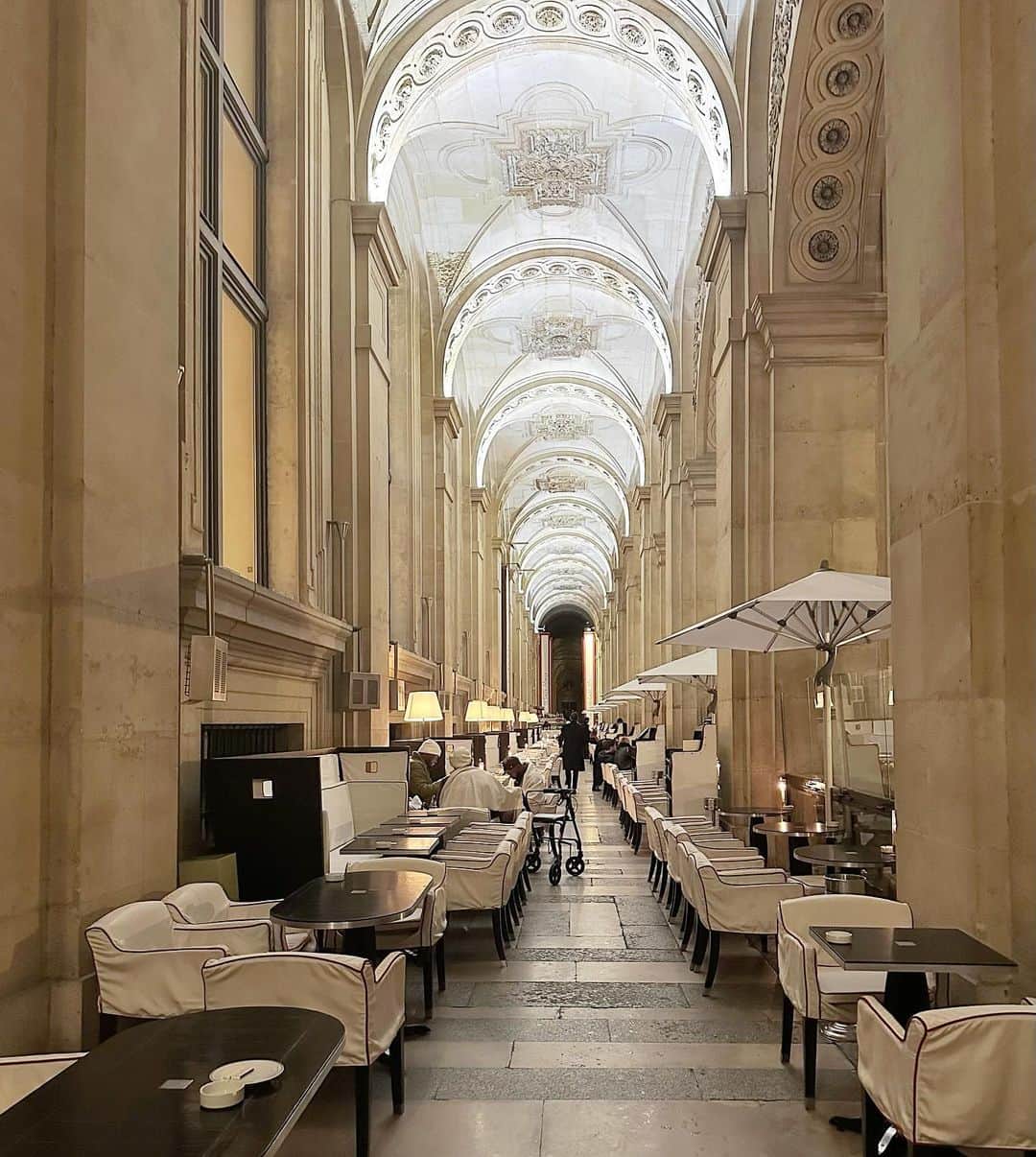 櫻田結子のインスタグラム：「📍Le Cafe Marly ⁡ ルーヴル美術館横のカフェテラス🇫🇷 夜の雰囲気すきだった..♥ ⁡ ⁡ ⁡ #Paris ⁡」
