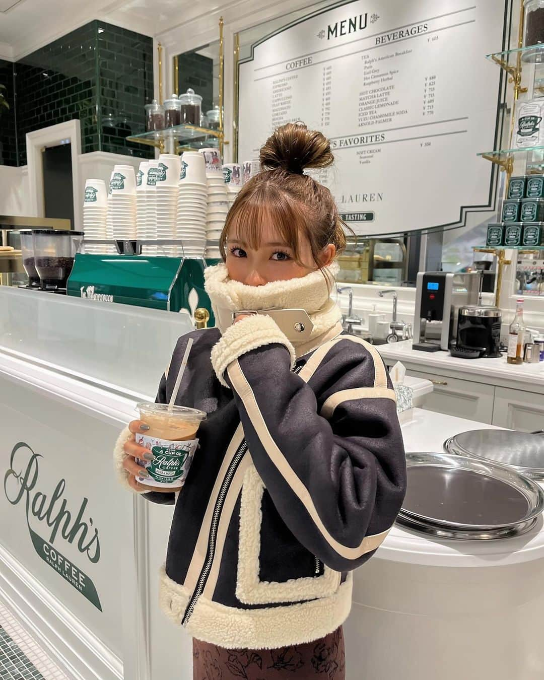 baby.maiさんのインスタグラム写真 - (baby.maiInstagram)「. . クロワッサンが頭の上に🥐ww  今日はパピーとショッピング🛍️ 結局何も買えんかったけど楽しかった☺️🫶🏽  @lagemme_ に日本製の新ブランド @lajour_official のニットスカート🧶💞 ニットやから伸びるし楽ちんすぎる🙆🏽‍♀️  特別クーポンだしてもらったので　 ストーリーに貼っとくね✔︎  #ラジェム #lagemme #ラジュール #lajour #PR  #ラルフローレン #ラルフズコーヒー #ralphlauren #ralphscoffee #門真カフェ」11月28日 20時13分 - maixxaloha