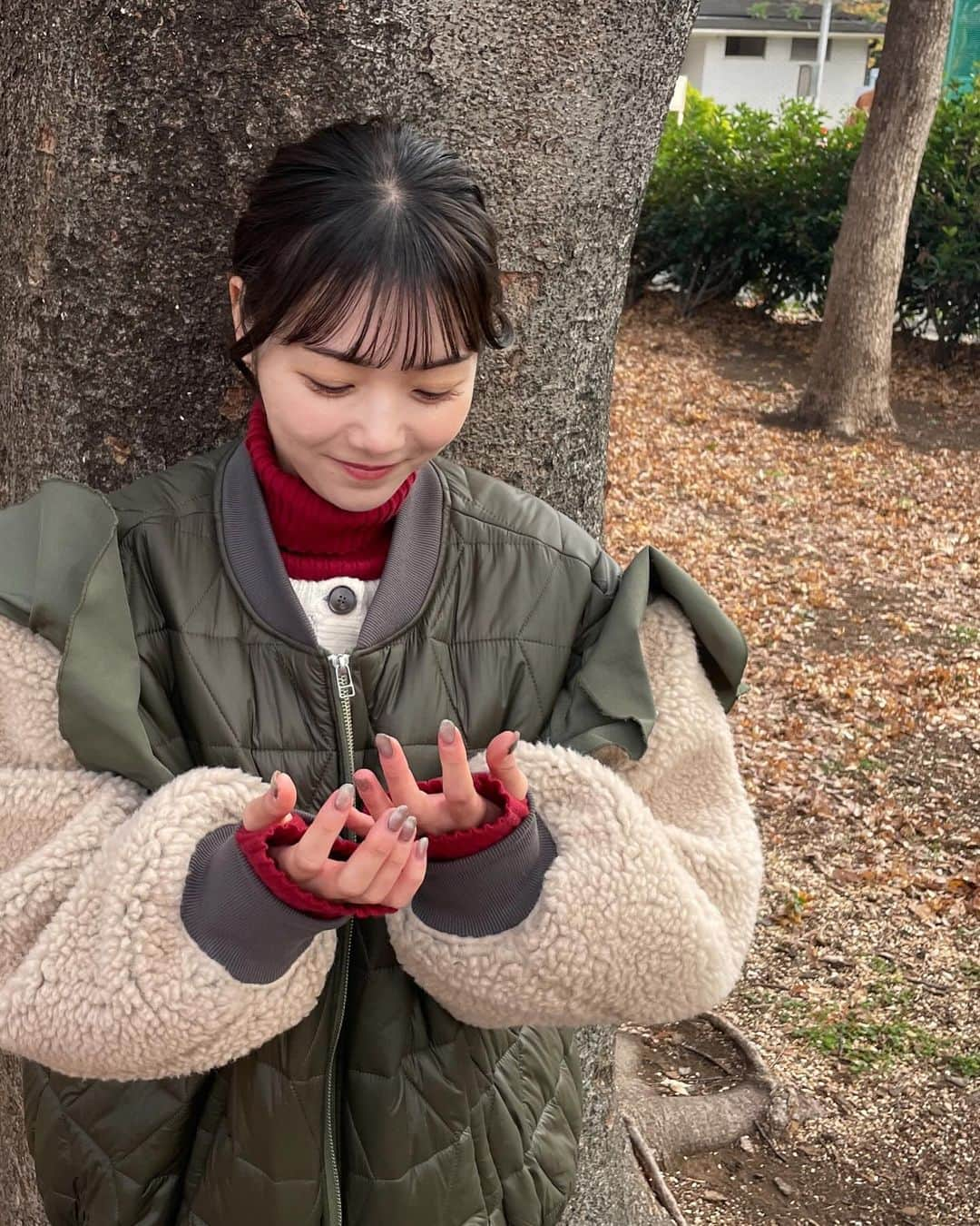 日向未来さんのインスタグラム写真 - (日向未来Instagram)「落ち葉ばさーってするの好き🍂  . \スタジオ衣装♛ /  トップス @vannie__u  スカート @createclair  @the.pr_  \ 中継 / コート @avie_andensal  . #王様のブランチ #tbs #日向未来 @mirai_hinata.official」11月28日 20時19分 - mirai_hinata.official