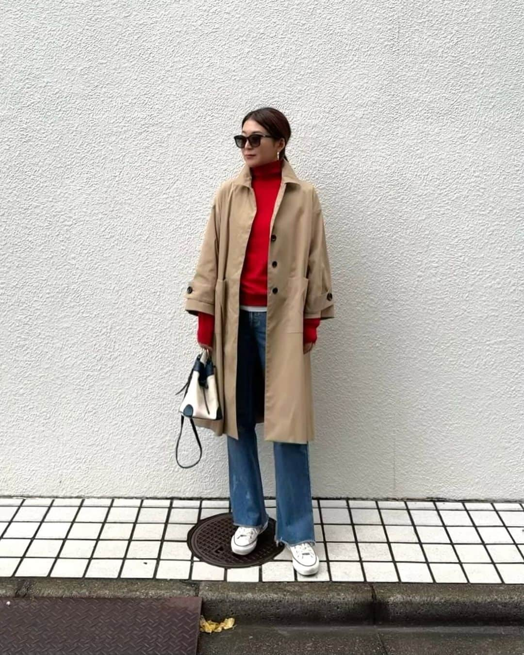 ei0601meさんのインスタグラム写真 - (ei0601meInstagram)「🧸❤️ ・ ・ ・ ・ ・ #ohga #ayakobag #sloane #madisonblue #denim #converse #トレンチコート #デニムコーデ #シンプルコーデ #大人カジュアル #きれいめカジュアル #ベーシックコーデ #スローン #マディソンブルー #アラフォーコーデ #アラサーコーデ #40代コーデ #30代コーデ #コンバース #高身長コーデ #カラーニット #冬コーデ」11月28日 20時24分 - ei0601me