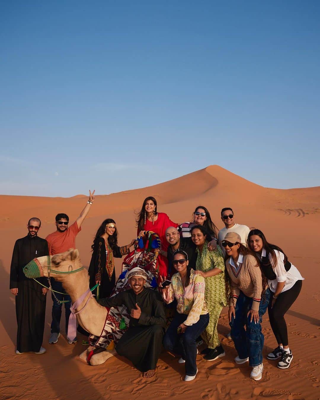 Jacqueline Fernandezさんのインスタグラム写真 - (Jacqueline FernandezInstagram)「Saudi Arabia!! My first trip to your beautiful country and I can’t get over the spectacular architecture, the rich culture and the warmth of the people ❤️❤️ this trip will forever remain special to me! Thank you for feeding me yummy local vegetarian food and teaching us about the rituals of Arabic coffee (my new favourite) ! Ma’ssalame 🧿🧿 #visitsaudi」11月28日 20時24分 - jacquelienefernandez