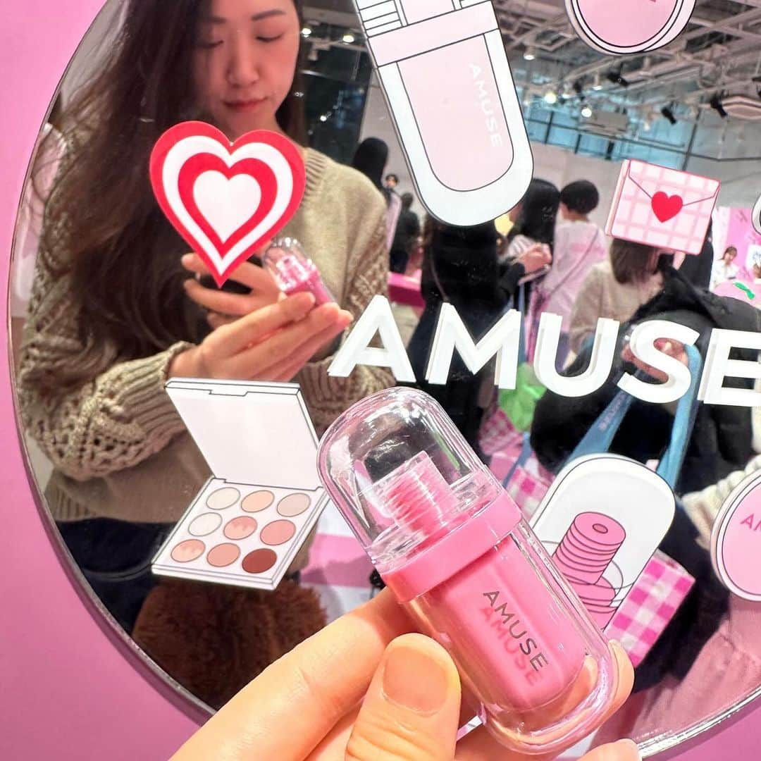 こちえのインスタグラム：「. . 韓国コスメ💄amuse が日本に上陸⭐️  こちらのコスメはお肌や唇に良い成分 が入ってるのが特徴みたいで このジェルフィットティント も可愛いだけじゃなくて つけると唇がプルプルになるみたい💋 冬にぴったりー🥹🫶💗  色味もヌーディーな感じが多くて 使いやすそうだしタイプな感じだった😚  他の商品も含め見た目もめちゃかわで テンションあがったー😚💗  @amuse  @amuse.jp  #amuse  #ビーガンメイク #ジェルフィットティント  #韓国コスメ#リップ #ティント#保湿ケア  #cosme#cosmetics  #japanesegirl  #shibuya#tokyo #pr」