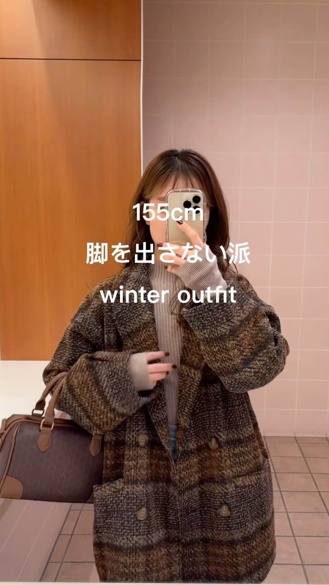 えだのインスタグラム：「GRL winter outfit🎄💄 ⁡ バッグ以外はGRL！けどバッグも5,000円くらいだから超プチプラコーデ☝️ ⁡ ⁡ ☑︎tops サムホール付きロングスリーブニットトップス ［k9206d］ ⁡ ☑︎bottom アシンメトリーティアードスカート［ta021］ ⁡ ☑︎outer チェック柄ダブルボタンコート［snk977］ ⁡ ☑︎boots ストレッチスクエアトゥショートブーツ［zr652］ ⁡ ——————————— えだ 低身長（155cm）/骨格ウェーブ/イエベ春 ⁡ 𖦥 えだコーデは100%脚を出しません◎私と同じような脚に自信がない女性の参考になりますように🫧 ⁡ 着ているお洋服についてもっと詳しく知りたい方はwearもぜひ見てね🫶🏻 wearID→unitarosu9876 ——————————— ⁡ 　#秋冬コーデ　#冬コーデ　#脚を出さないコーデ　#155cmコーデ　#ティアードスカート#grl #グレイル　#GRL購入品　#グレイル購入品　#ニットコーデ　#カラーニット　#チェックコート　#プチプラコーデ　#クリスマスコーデ　#デートコーデ　@grl_official」