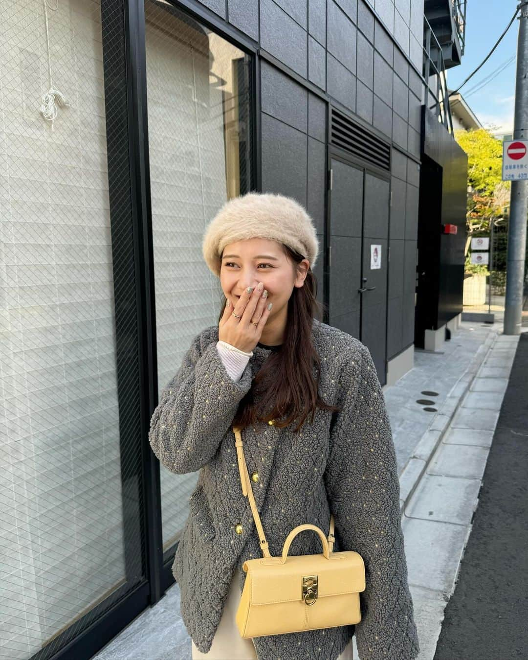 今井美桜さんのインスタグラム写真 - (今井美桜Instagram)「🎄 お気に入りコートをおろしました♡ そして、のあちゃん初めましてでした👼  🏷️ coat @bibiy_official  bottoms @uniqlo_jp  shoes @maisonmargiela  bag @cafune.official   #cafuné #margiela #uniqlo  #マルジェラ #足袋ブーツ  #ユニクロ #冬服コーデ #クリスマス」11月28日 20時27分 - mio_ima49