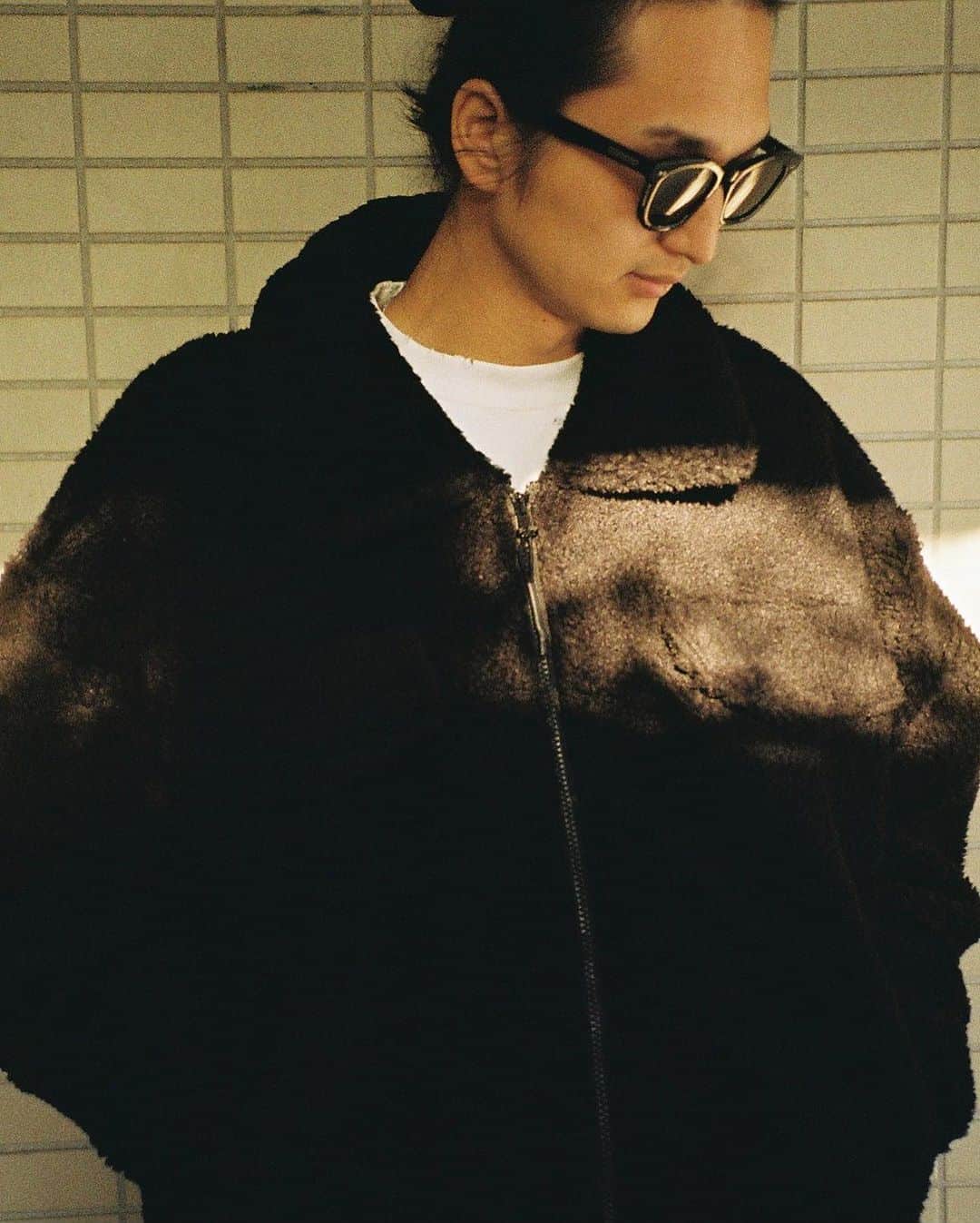 デラックスのインスタグラム：「DELUXE 2023Autumn&Winter collection   NEACOLA BOA JACKET  RAPTURE LEATHER PANTS  available online now.」