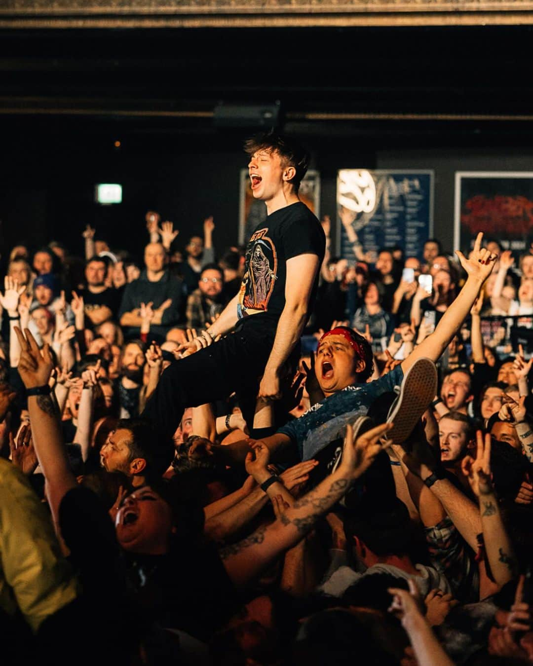 Kerrang!さんのインスタグラム写真 - (Kerrang!Instagram)「Holding Absence’s The Noble Art Of Destruction tour hit London on Friday night and it was incredibly special ✨ Here’s what it looked like 👉🏼  📸: @bethanmillerco」11月28日 20時43分 - kerrangmagazine_