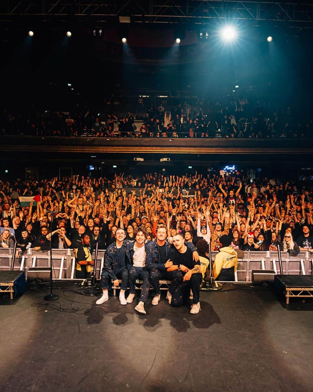 Kerrang!さんのインスタグラム写真 - (Kerrang!Instagram)「Holding Absence’s The Noble Art Of Destruction tour hit London on Friday night and it was incredibly special ✨ Here’s what it looked like 👉🏼  📸: @bethanmillerco」11月28日 20時43分 - kerrangmagazine_