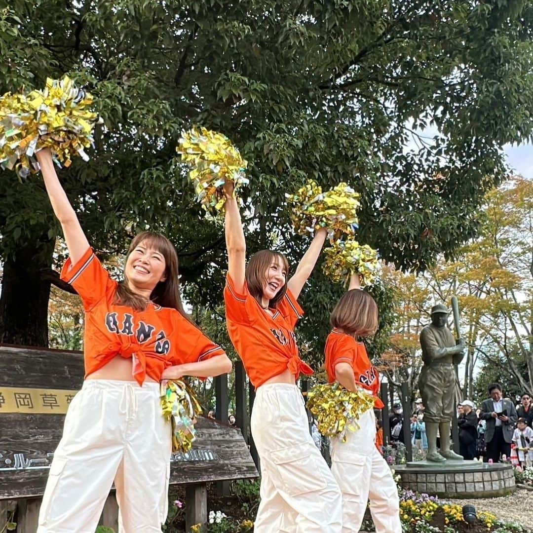 阿部智帆さんのインスタグラム写真 - (阿部智帆Instagram)「続・ジャイアンツ祭り  ステージ色々📸🧡  爆笑の嵐を起こして下さった 槙原さん・斎藤さんのトークショー😂👏 お二人のおかげで会場は試合前から大盛り上がりでした💓  そして、久しぶりのシマとのツインMC🥹🎤 打ち合わせにないことも、すかさずフォローに入ってくれる絶対的安心感🥹💓19歳の頃、シマと連日MC頑張ったのがきっかけで 私はしゃべるのが好きになったんだよね🫶  3人がめっちゃ楽しそうに踊ってる姿も リアクションや合いの手で、一緒にステージを創ってくださるジャイアンツファンのみなさんとのやり取りも  あー、これこれ🥹🧡 空間すべてが懐かしく、尊かったです✨  #giants #ジャイアンツ祭り」11月28日 20時38分 - chiho_abe829