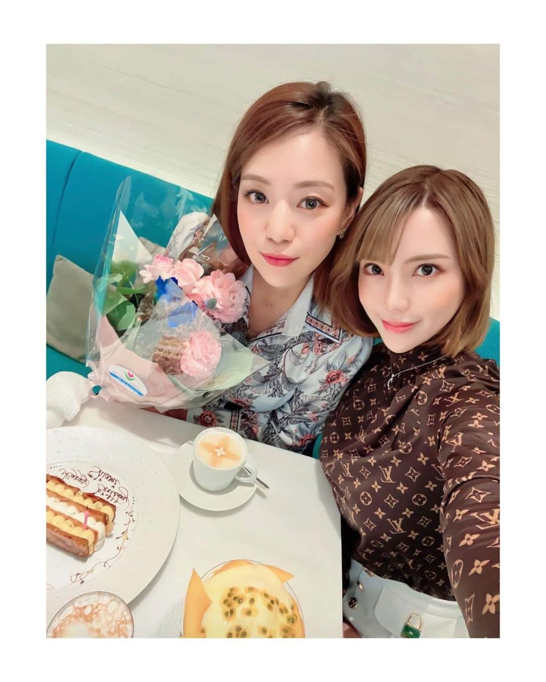 高田汐美のインスタグラム：「@ayunpi0128  と行った @louisvuitton  カフェ  かわいかったあ♡  #louisvuitton #vuittoncafe #tokyo #cafe #ルイヴィトン  #ヴィトン　#カフェ　#ginza #銀座　#l4l #instalike #instalove #instagood   ルイス違いだけど今メルセデスのルイスハミルトンにハマってるんだ🏎️完全にメロメロ〜❤️」