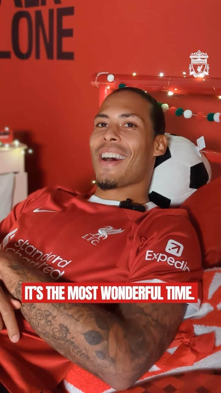 リヴァプールFCのインスタグラム：「It’s never too early for Christmas songs 🎶  We asked the lads for their favourites… 👀🎄」