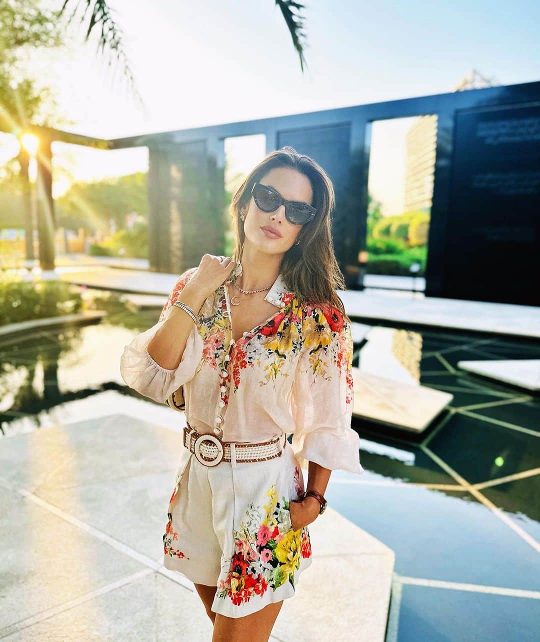 アレッサンドラ・アンブロジオさんのインスタグラム写真 - (アレッサンドラ・アンブロジオInstagram)「Exploring Abu Dhabi ☀️🌴🌍 #inabudhabi」11月28日 21時09分 - alessandraambrosio