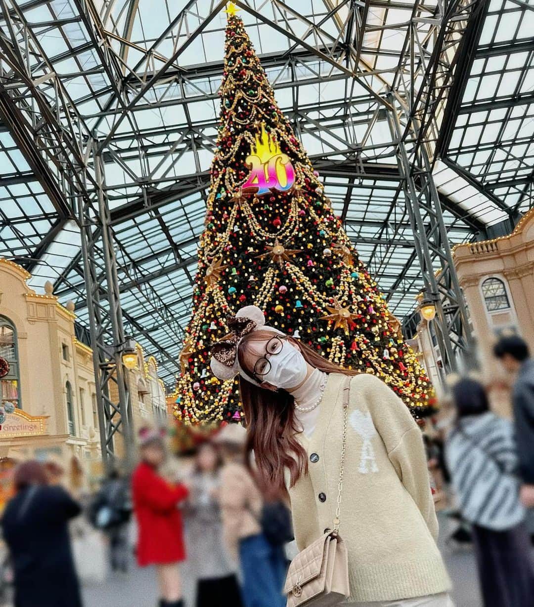 藤田ニコル（にこるん）のインスタグラム：「ディズニーランド🥨❤️ 今月ディズニー3回目️🫶✨  クリスマス🎄大好きなので 楽しかった✨✨」