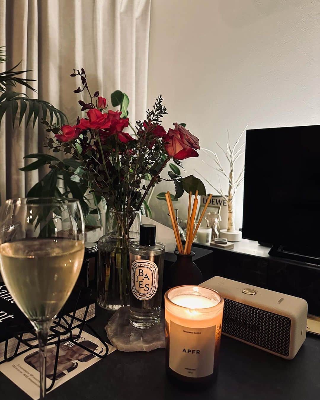 金澤楓さんのインスタグラム写真 - (金澤楓Instagram)「Relax Time🫧  @apotheke_fragrance 🕯️ OSMANTHUSです♡  #apfr#fragrancecandle」11月28日 21時02分 - kae_o51o