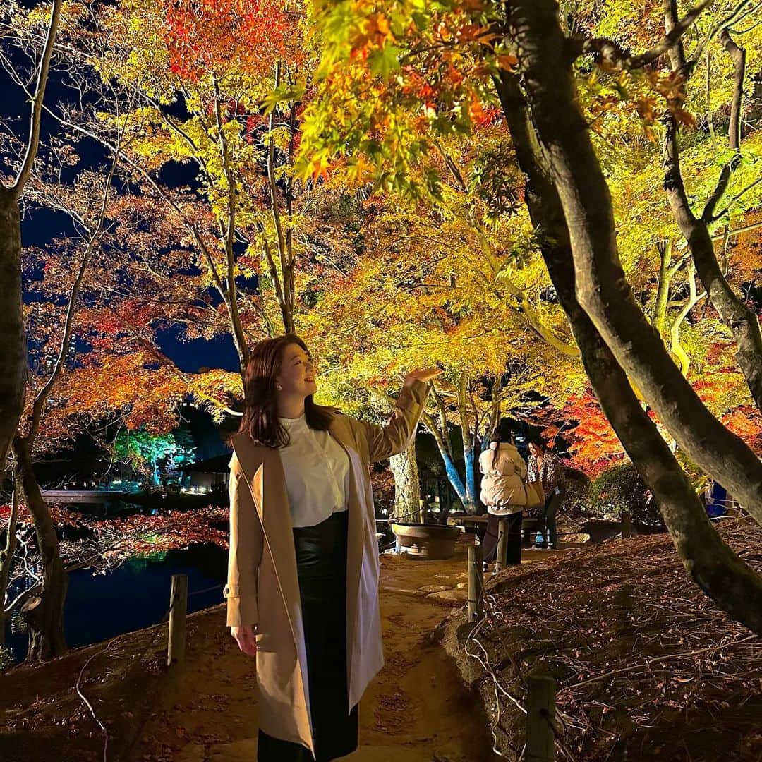 佐々木舞夕さんのインスタグラム写真 - (佐々木舞夕Instagram)「__🍁  紅葉のライトアップを観に🌟  2周して堪能した❤️ まさに今めちゃくちゃ見頃だから早めに是非行ってみてほしい〜！！  日中の雰囲気も観に行きたいなと思いました✨  #縮景園 #shukkeien  #広島市中区  #広島市観光 #広島観光 #紅葉スポット  #広島紅葉スポット #ライトアップ #広島イベント #🍁 #Hiroshima #Japan」11月28日 21時02分 - truffe_m_123